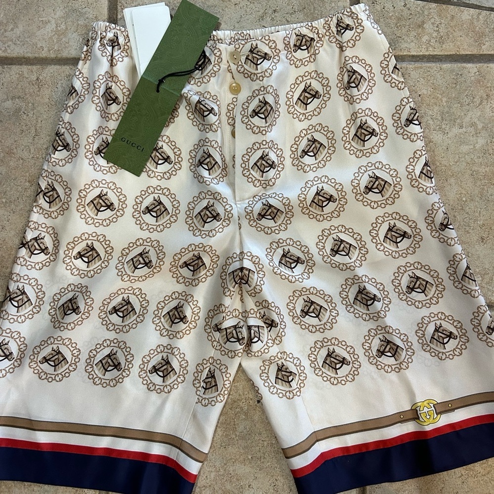 Men's Gucci graphic horse, print silk shorts size small  made in Italy
